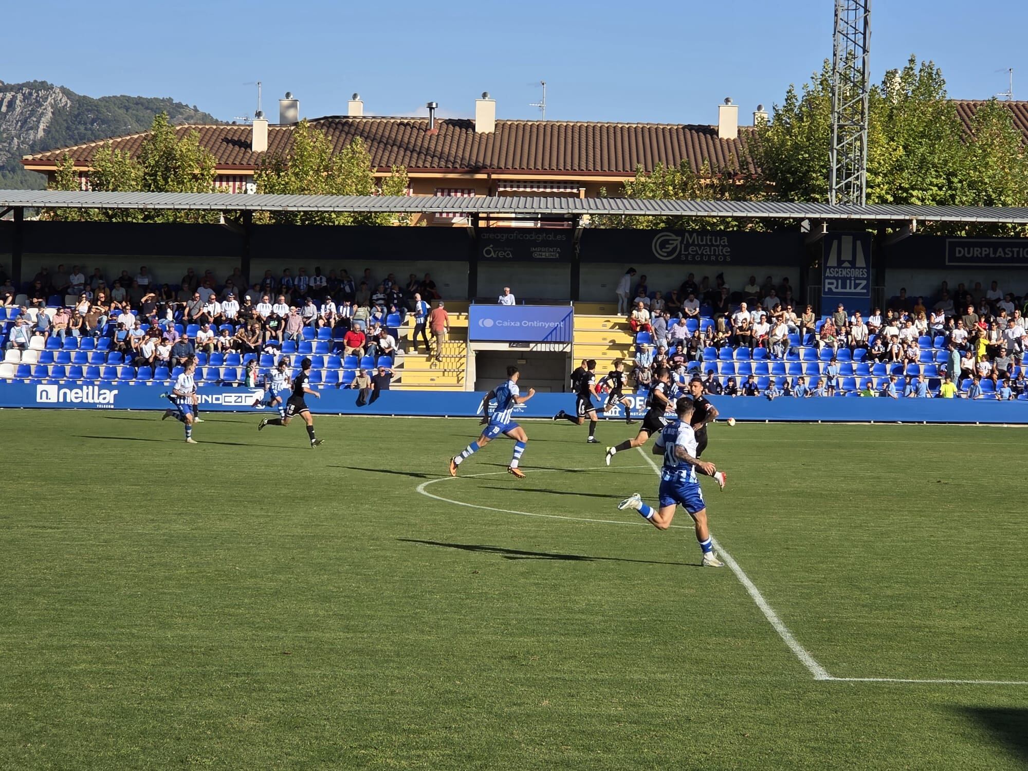Instante del partido entre el CD Alcoyano y el Barbastro