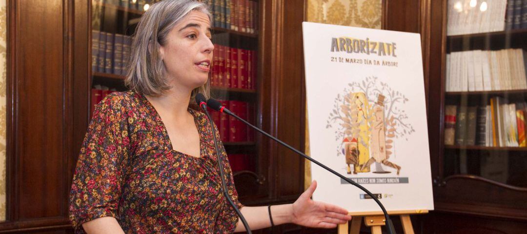 María García, concelleira de Medio Ambiente y el Grupo Naturalista Hábitat