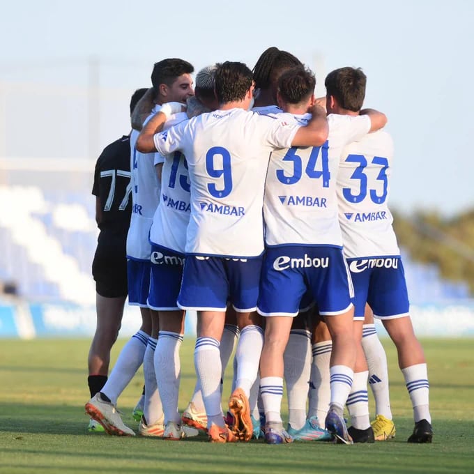 Los futbolistas del Real Zaragoza celebran un gol en pretemporada