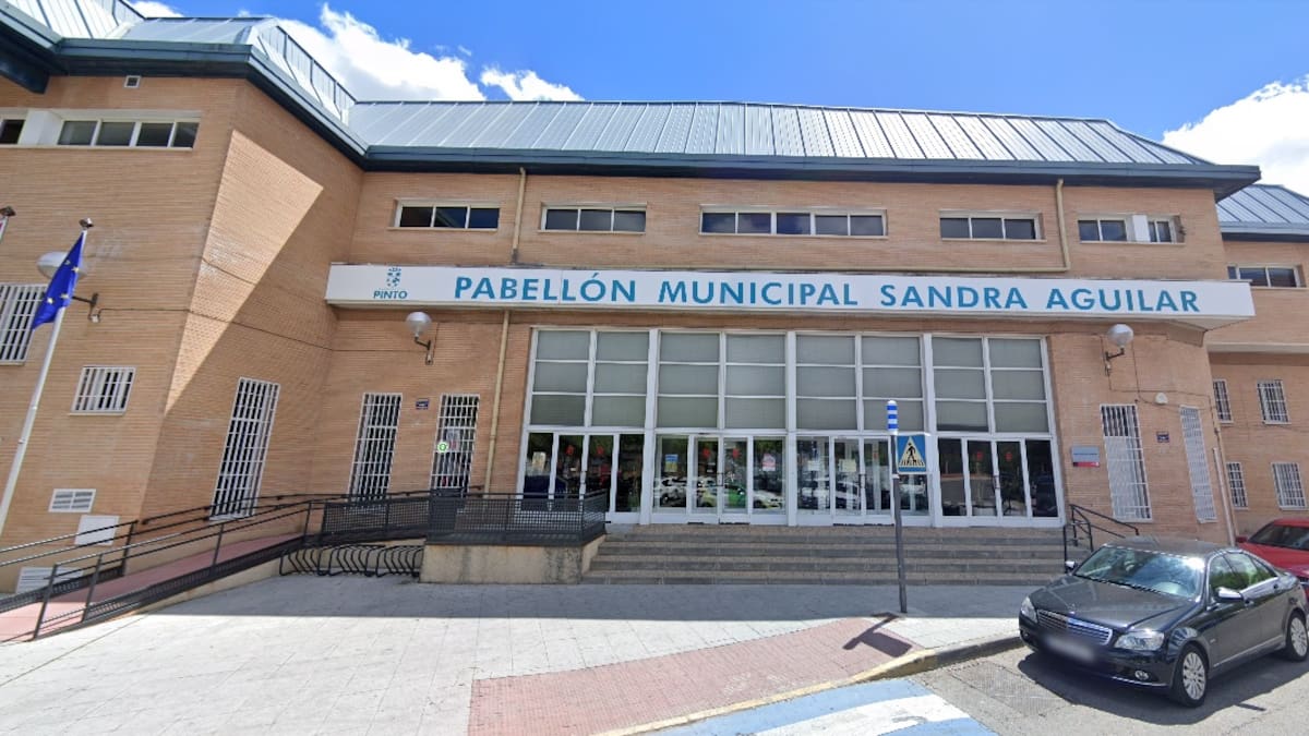 Fernando González, concejal de Deportes y Aserpinto de Pinto, habla sobre las obras que lleva a cabo la empresa municipal.