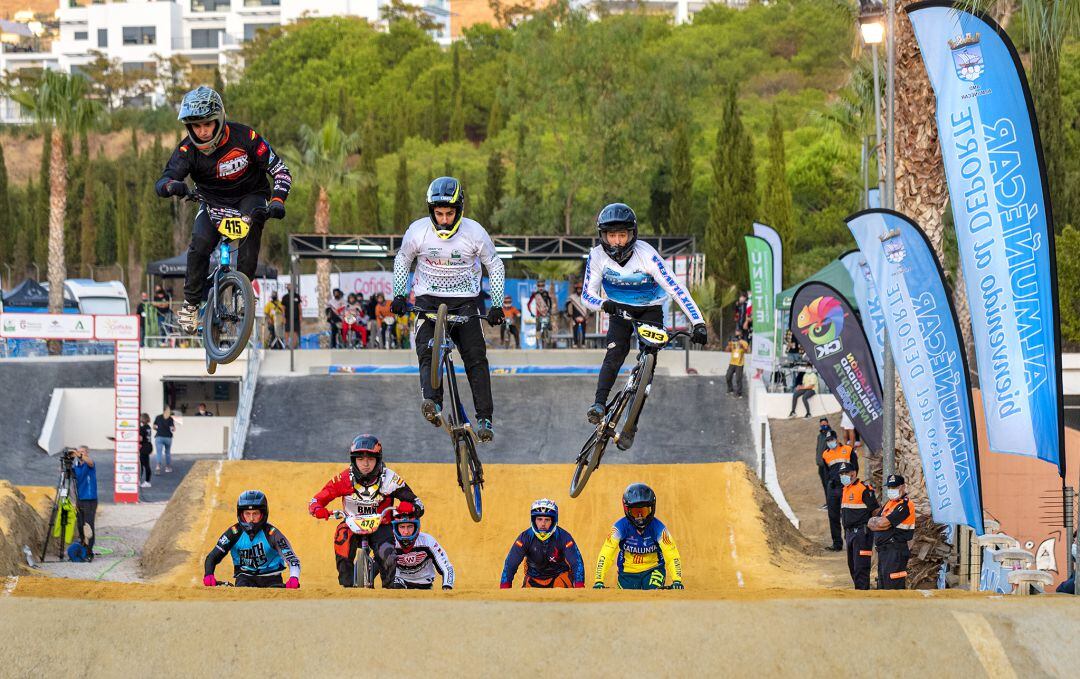 Nueve podios para el BMX de Talavera