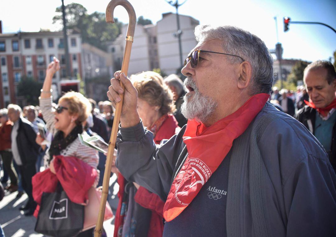 Concentración frente al Ayuntamiento de Bilbao en defensa de unas pensiones públicas dignas