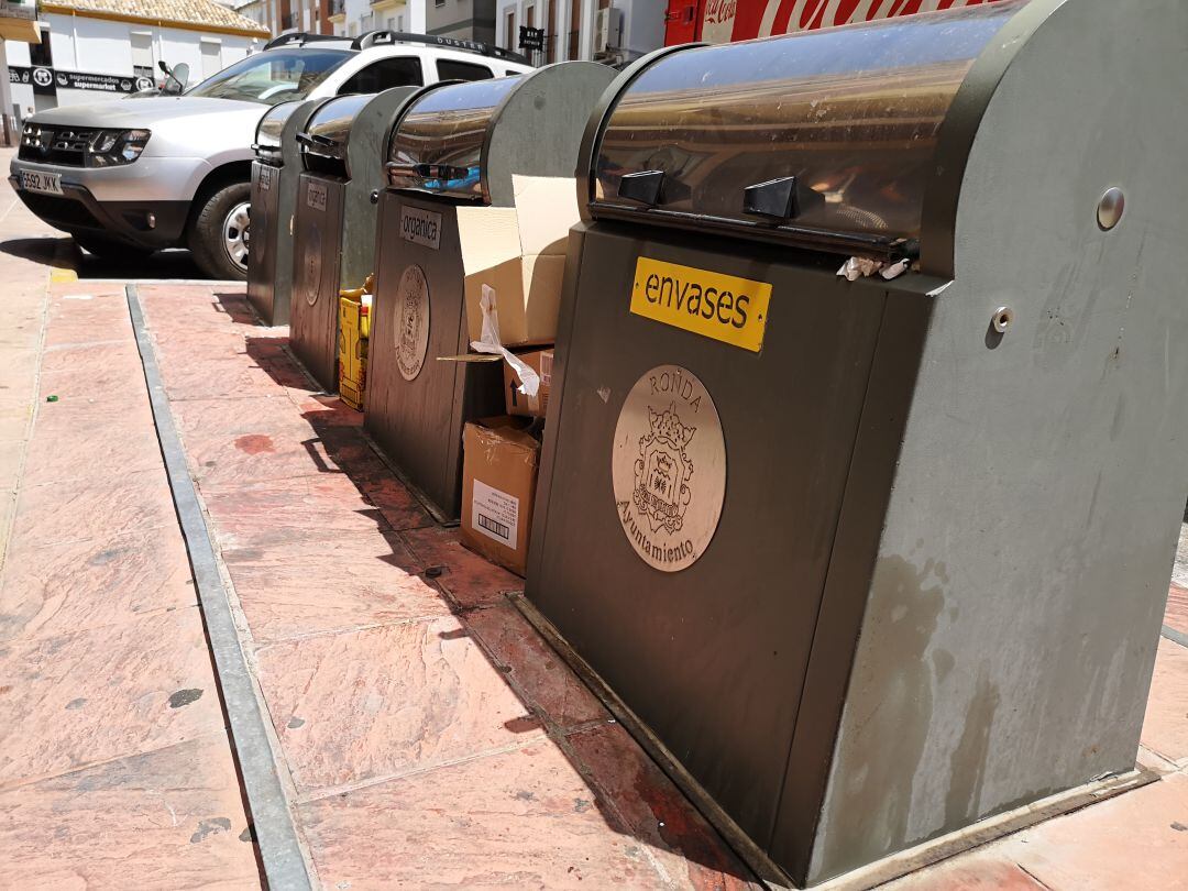 Uno de los contenedores urbanos ubicado en calle San José