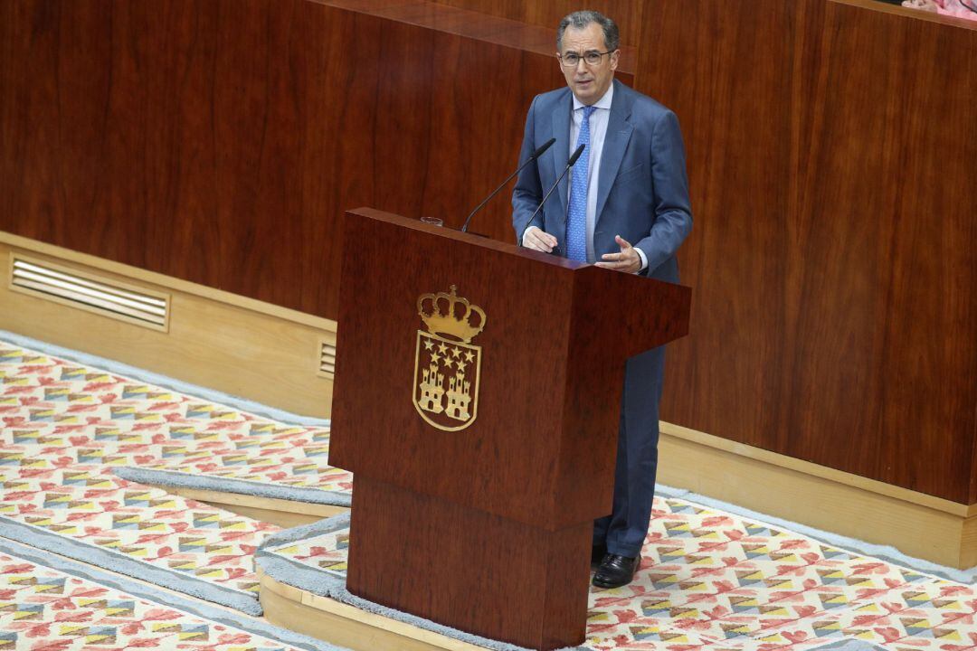 El consejero de Educación Enrique Ossorio durante un pleno de la Asamblea de Madrid.