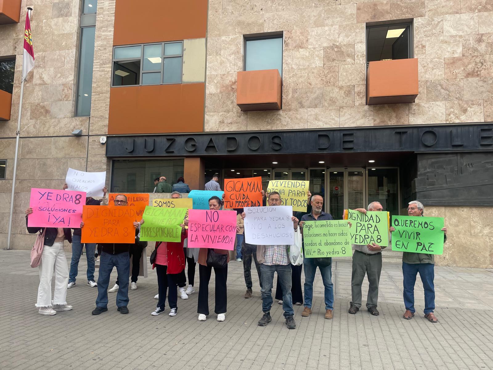 El conflicto por los pisos públicos de Yedra 8 continúa en los tribunales