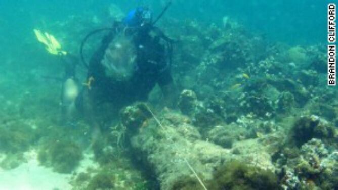 El explorador submarino Barry Clifford dirige un equipo de Estados Unidos que asegura haber descubierto los restos de la carabela &quot;Santa María&quot; cerca de la costa de Haití