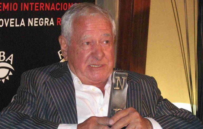 Mor l'escriptor i periodista Francisco González Ledesma