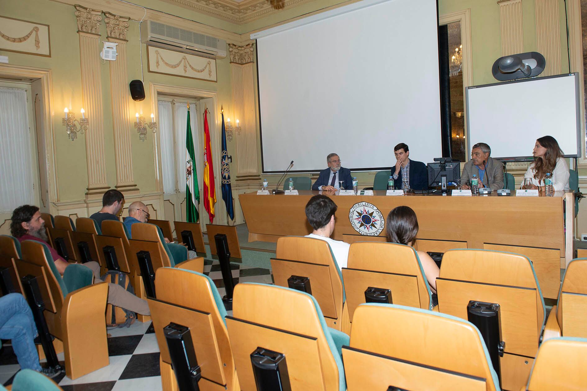 Un acto en los salones de la UNED en Cádiz. Foto UNED