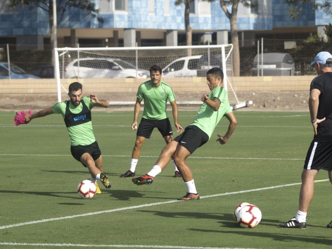 Engonga entrenando con el primer equipo.