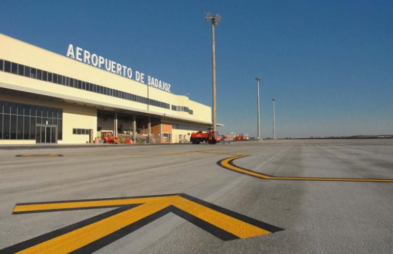 Pistas vacías en el aeropuerto pacense.