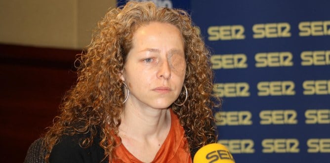 Esther Quintana als estudis de Ràdio Barcelona