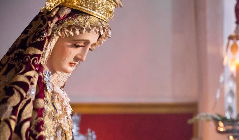 La Virgen de las Maravillas, titular de la cofradía del mismo nombre, en el besamanos de 2017