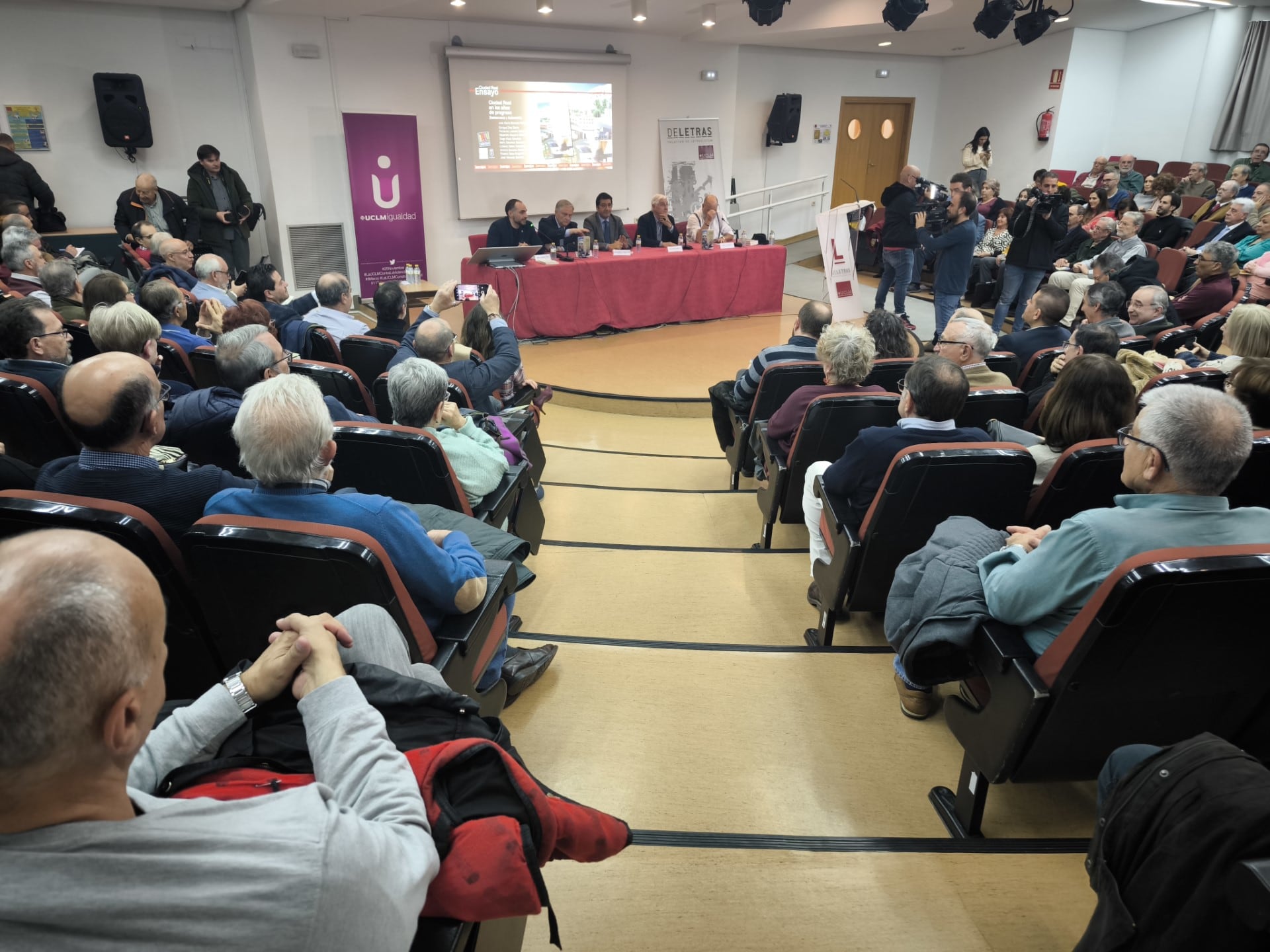 Presentación del libro coordinado por el historiador y ex presidente Jose María Barreda