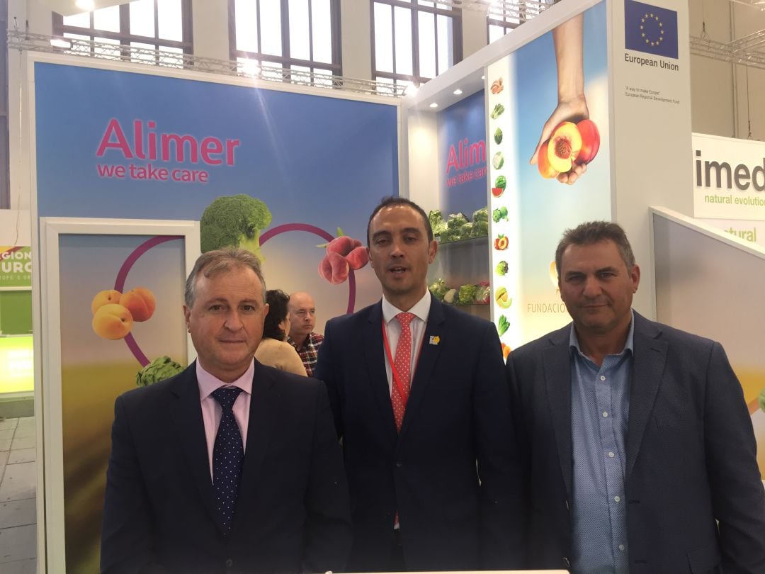 Los representantes de Alimer en la feria.
