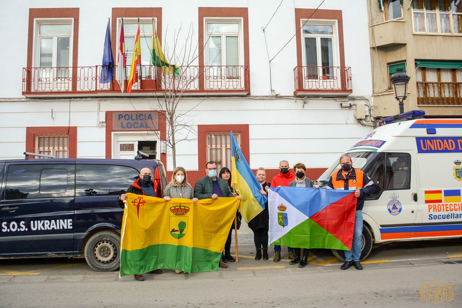 Las dos furgonetas han partido este sábado desde la Plaza de España de Tomelloso