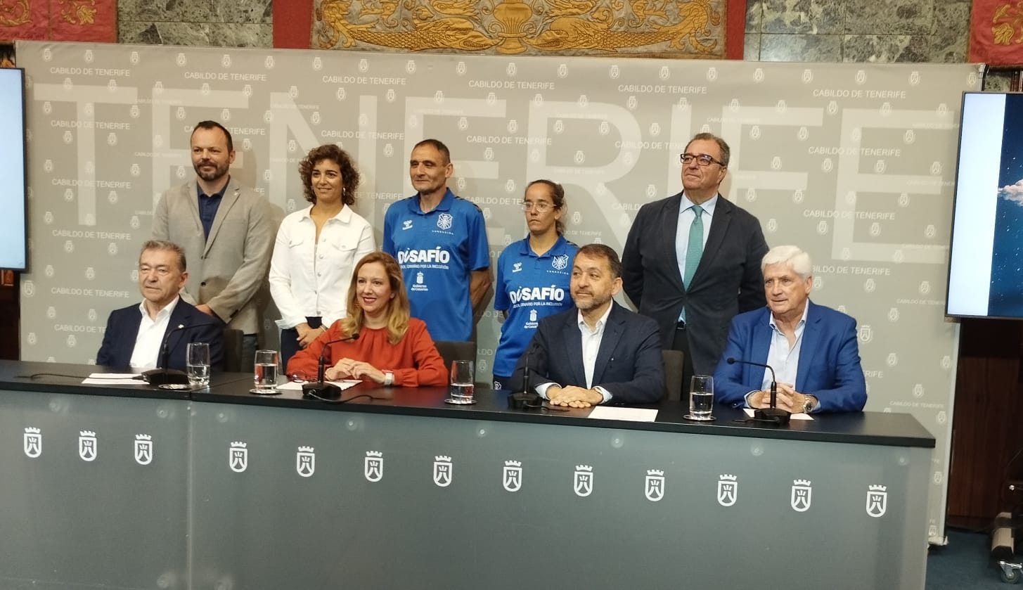 Este lunes se llevó a cabo la presentación de la Liga Genuine, la competición nacional de fútbol para personas del colectivo de discapacidad intelectual, que se celebrará entre los días 12 al 14 de abril en el estadio Rodriguez López y la Ciudad Deportiva de Tenerife Javier Pérez, organizada por la Fundación LaLiga, en colaboración con la Fundación CD Tenerife y el Ayuntamiento de Santa Cruz.