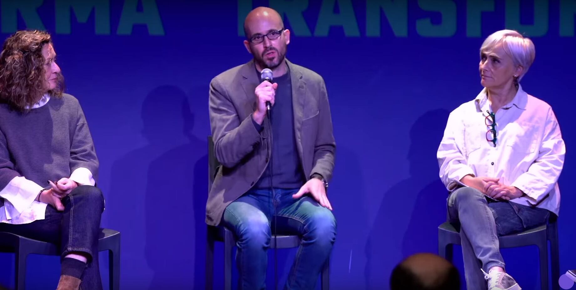 Nacho Álvarez, secretario de Estado de Derechos Sociales, entre Amaia Castro y Arancha Carrero de Podemos La Rioja