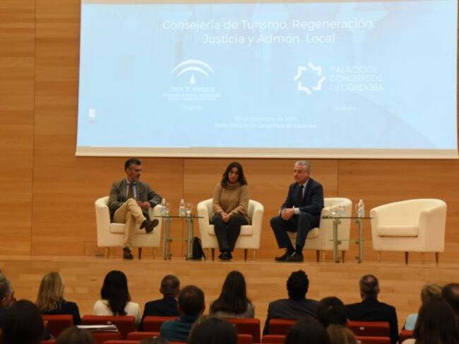 José Luis Córdoba de Turismo Andaluz, Barbara Bejarano del Instituto Halal y Javier Campos de la Comisión de Turismo de CECO