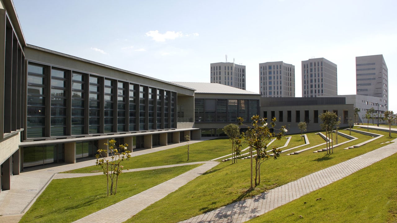 Biblioteca y Paraninfo de la Universidad de Granada (UGR) en el Campus de la Salud (PTS)