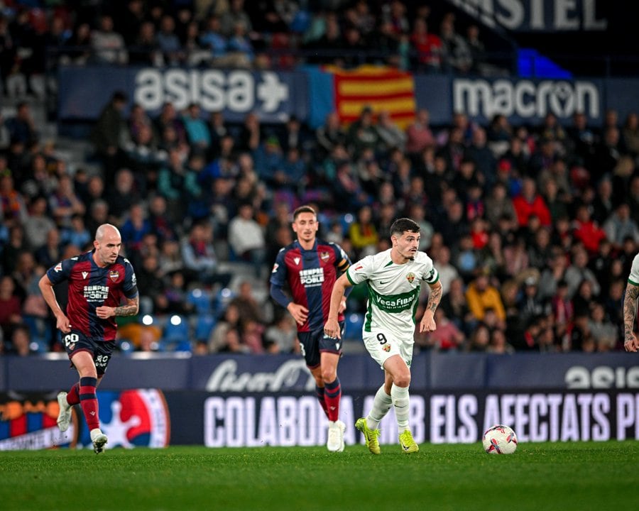 Un momento del partido disputado en el estadio del Levante