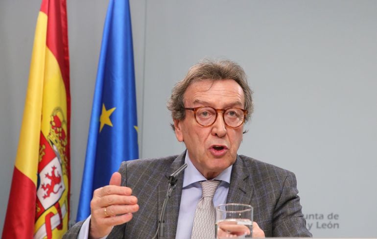 El vicepresidente de la Junta y consejero de la Presidencia, José Antonio de Santiago, durante la rueda de prensa posterior al Consejo de Gobierno de Castilla y León 	 
 