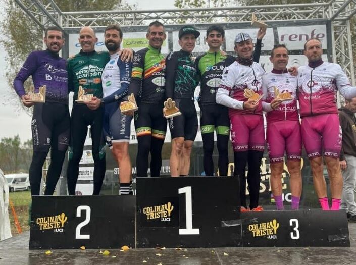 Los integrantes del Cillar de Silos Veloclub Ribera del Duero, terceros en la General de tríos: Alberto Herce (i), Javier Peña y Diego Cámara (d)