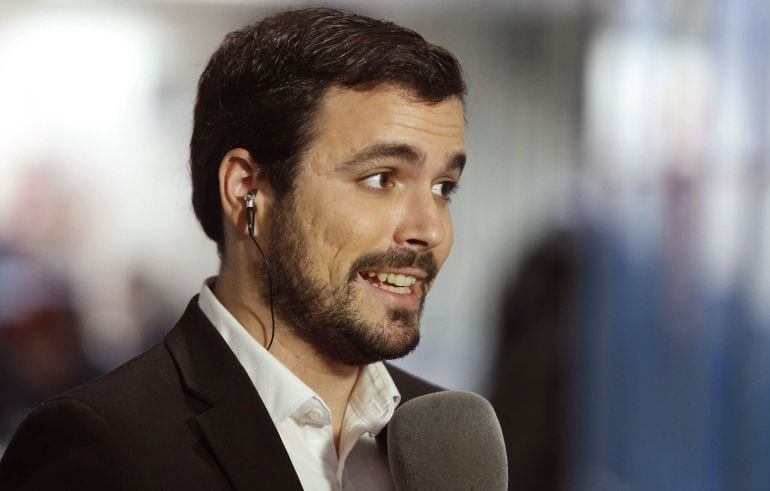 El portavoz de IU en el Congreso, Alberto Garzón, durante las declaraciones que ha realizado hoy en la Cámara Baja