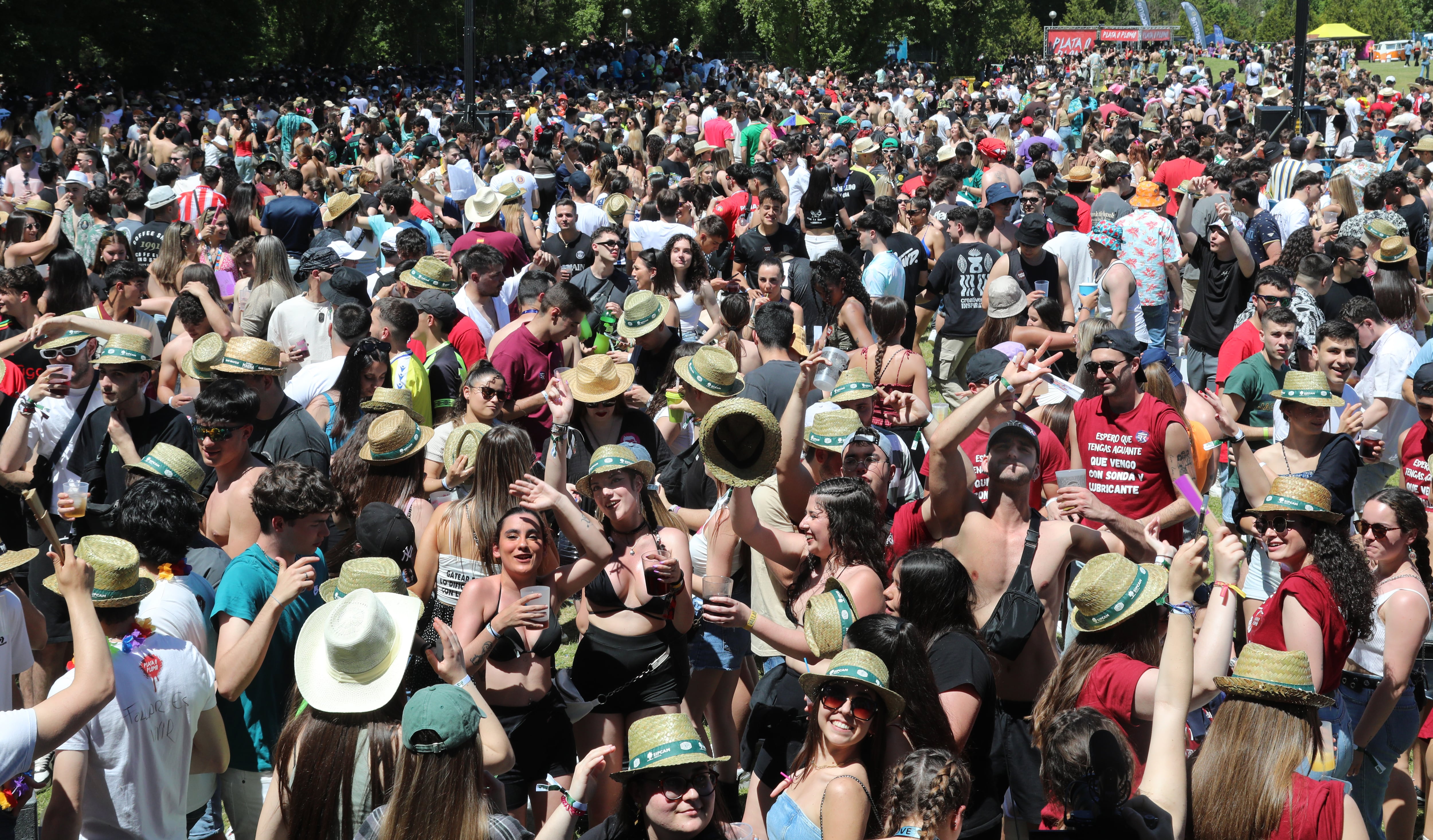 Miles de jóvenes de la Comunidad se dan cita en el parque Ribera Sur de la capital palentina para celebrar la ITA, una de las fiestas universitarias más populares de la región