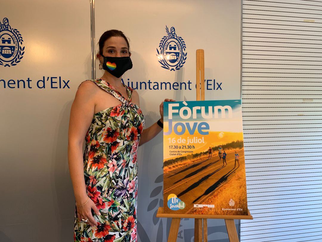 Marga Antón presentando el Fòrum Jove