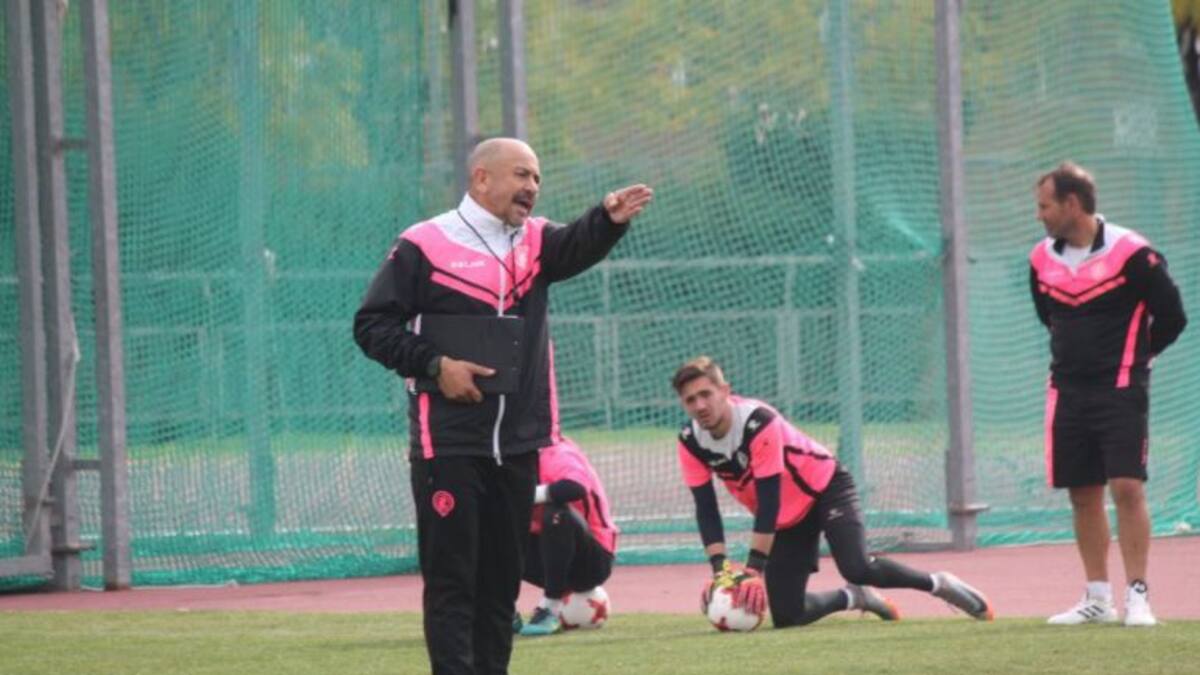 La escuadra de Barragán hace historia con los peores registros defensivos