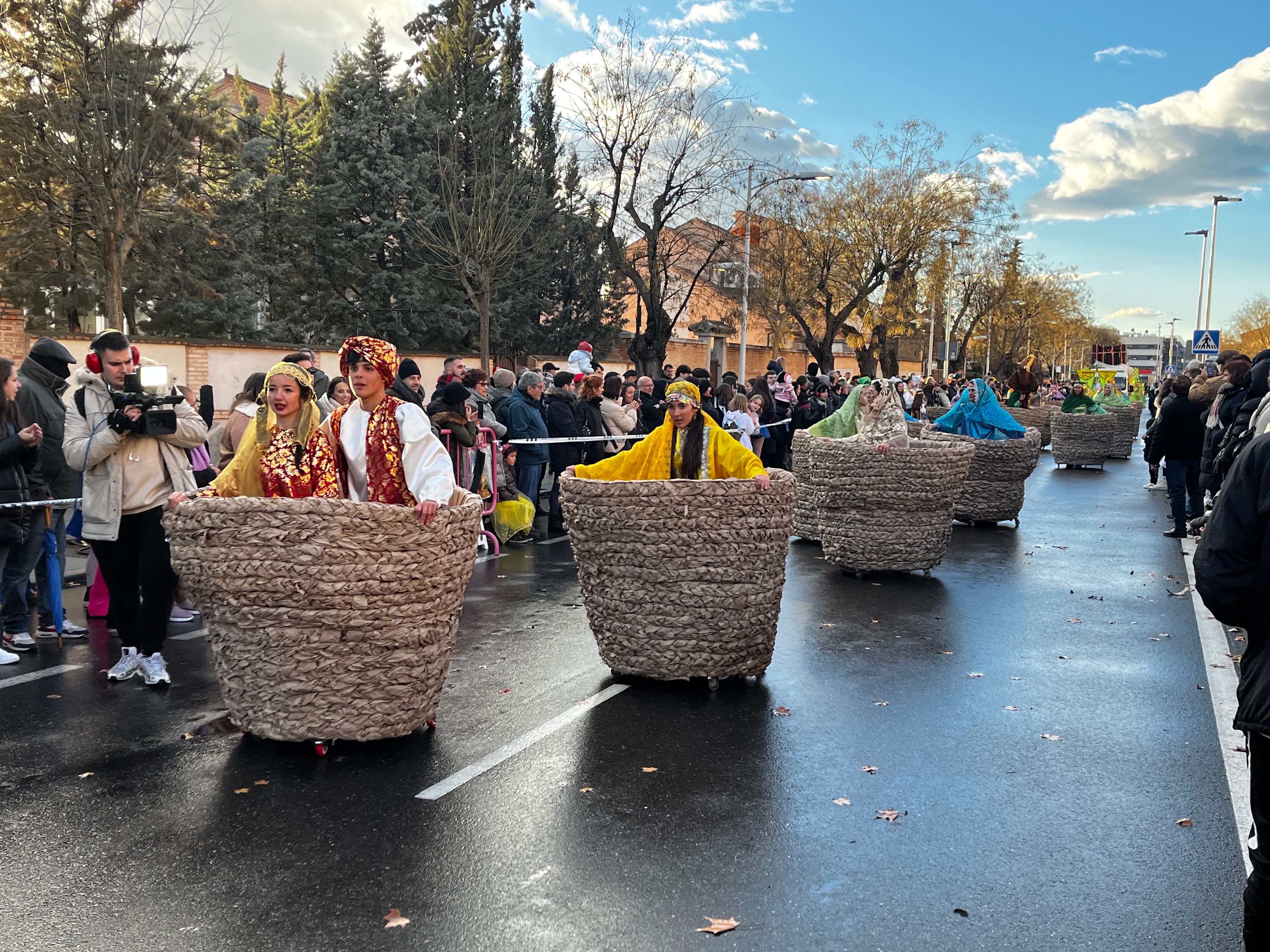 La lluvia da una tregua en Toledo para la celebración del desfile de carnaval, a pesar del aguacero previo a la salida