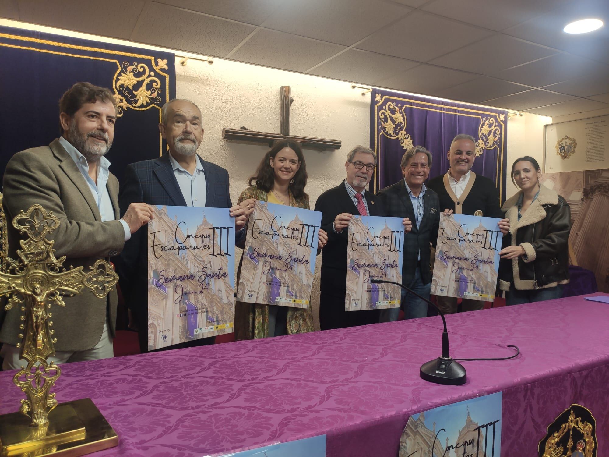 Presentación en la Agrupación de Cofradías y Hermandades de Jaén del Concurso de Escaparates de Semana Santa promovido por el PP