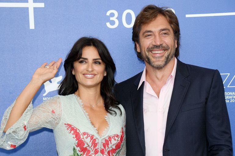 Penelope Cruz and Javier Bardem atten the &#039;Loving Pablo&#039; photocall during the 74th Venice Film Festival on September 6, 2017 in Venice, Italy