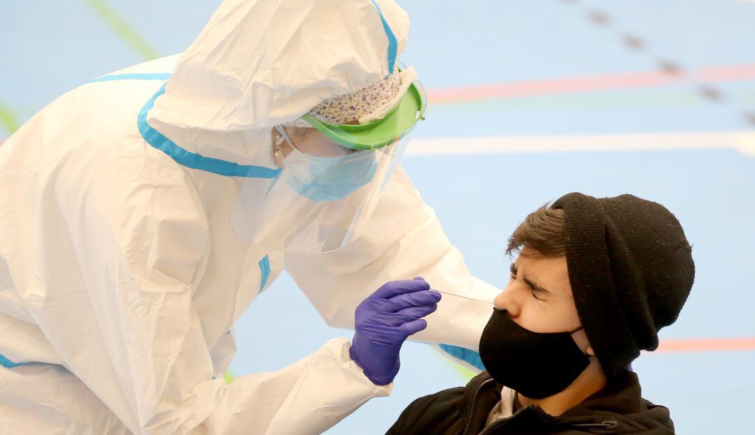 Realización de una prueba PCR en un cribado masivo 