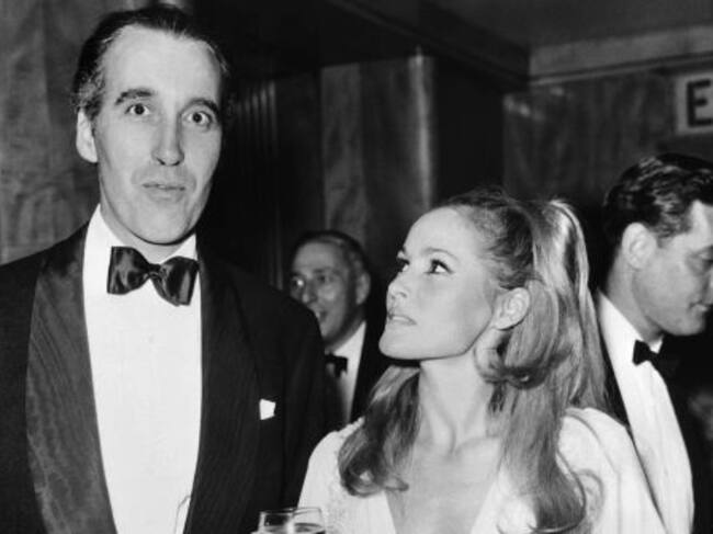 Foto tomada en 1973 del actor británico Christopher Lee juntoa Ursula Andress