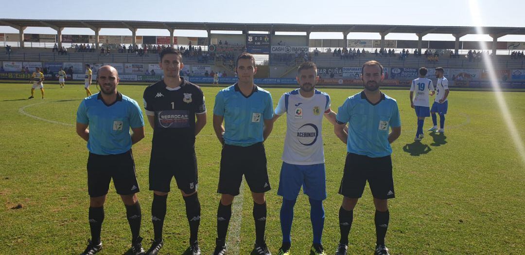 Ambos capitanes antes del partido.