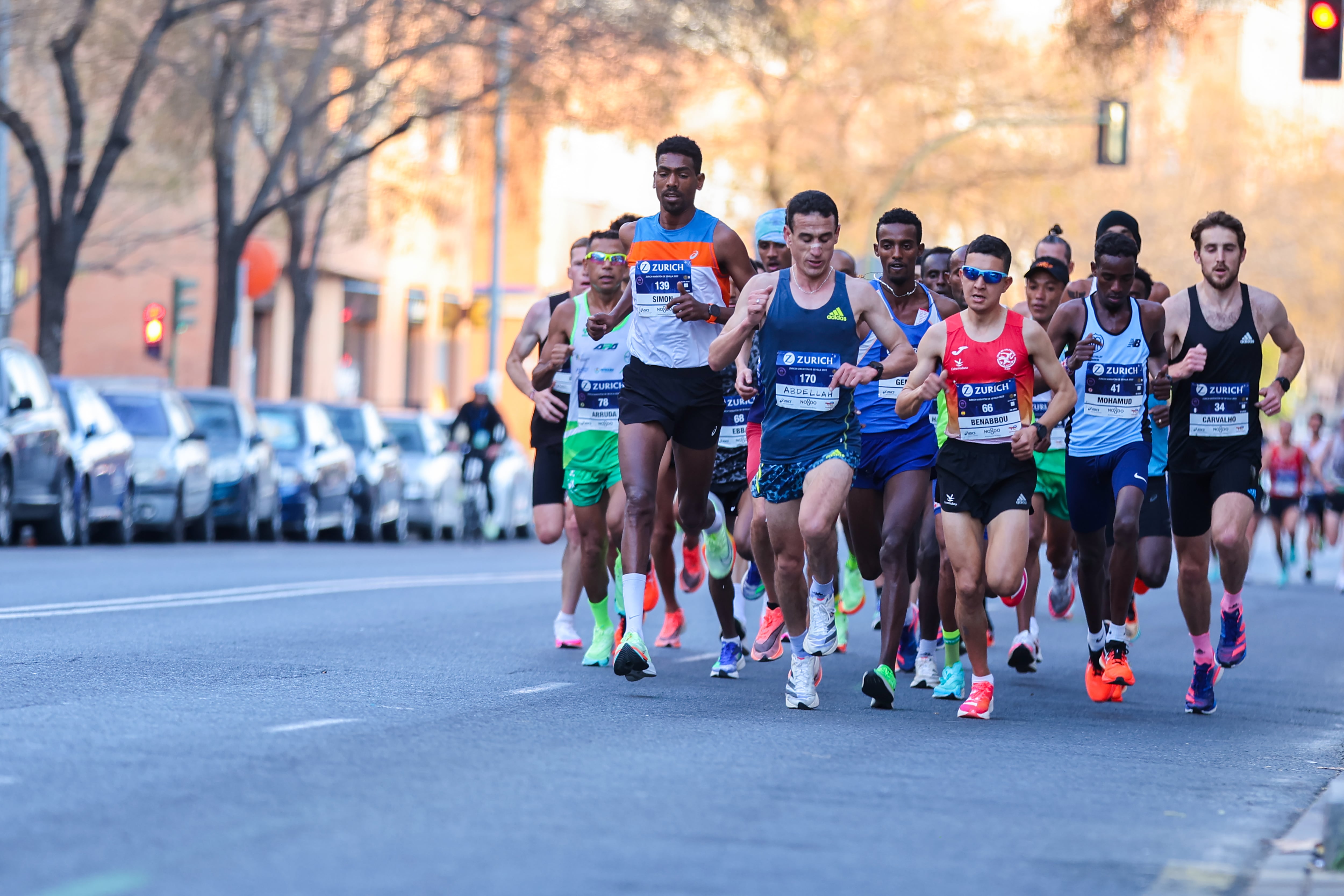 Participantes de la edición 37 del Maratón de Sevilla, disputada en febrero de 2022.