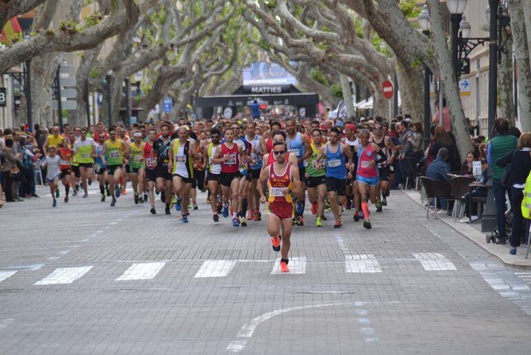 Momento de la salida de la Volta a Peu a Dénia en su edición 2017.