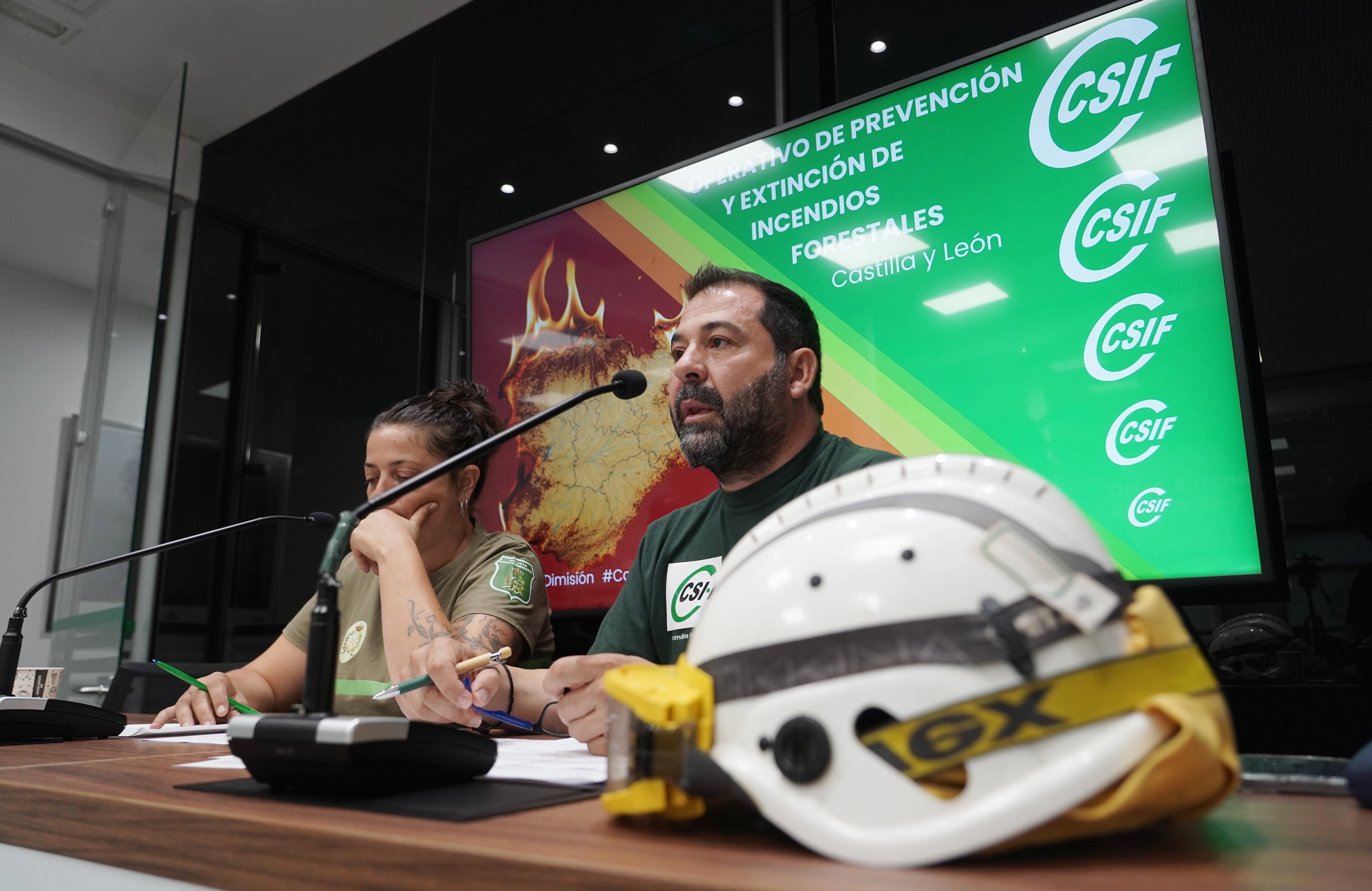 El sindicato Csif Castilla y León valora el operativo contra los incendios forestales en la Comunidad, con la presencia del presidente del sector de Administración General de la Junta del sindicato, Agustín Angulo, y la delegada-portavoz en Medio Ambiente y agente medioambiental, Sara Mateos.
