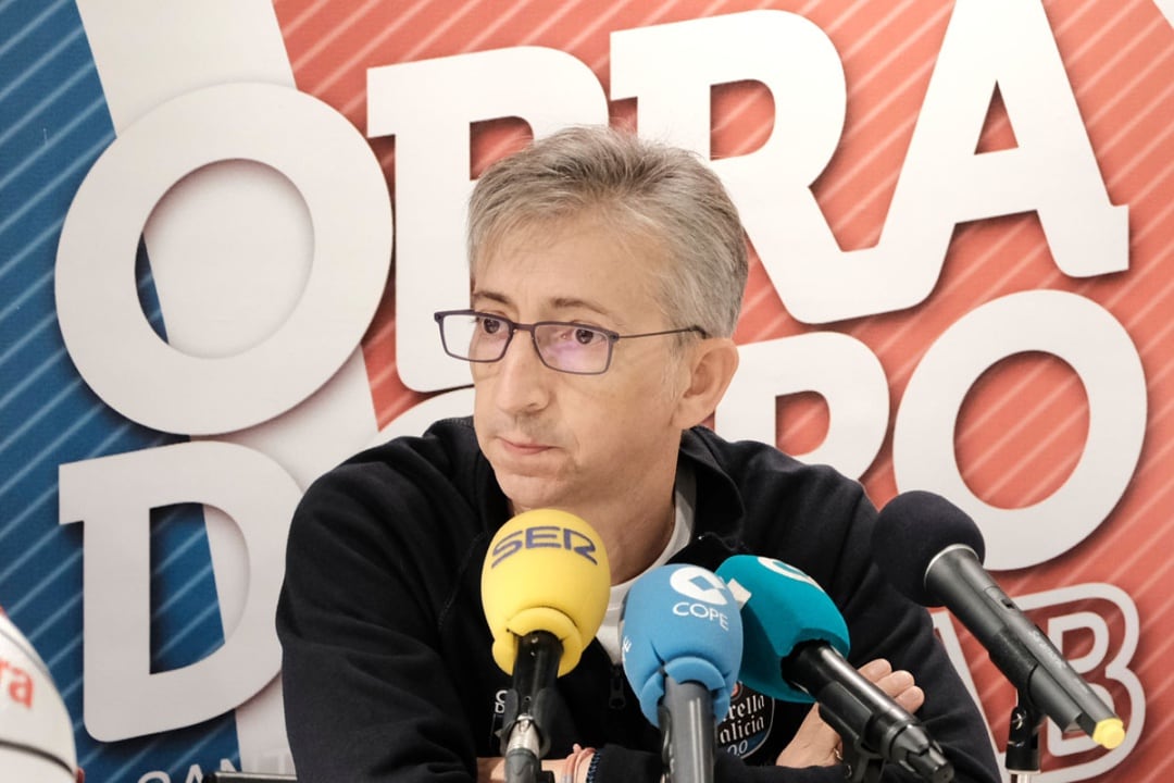 Moncho Fernández, durante la rueda de prensa en Deportes Caneda