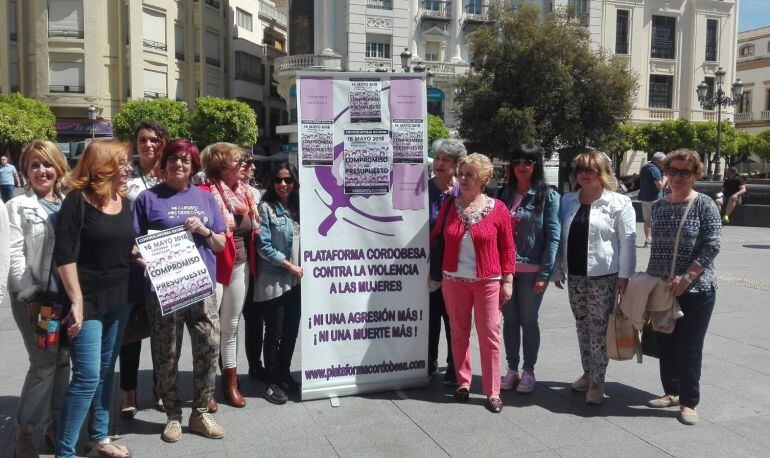 Colectivos feministas, esta mañana en Las Tendillas.