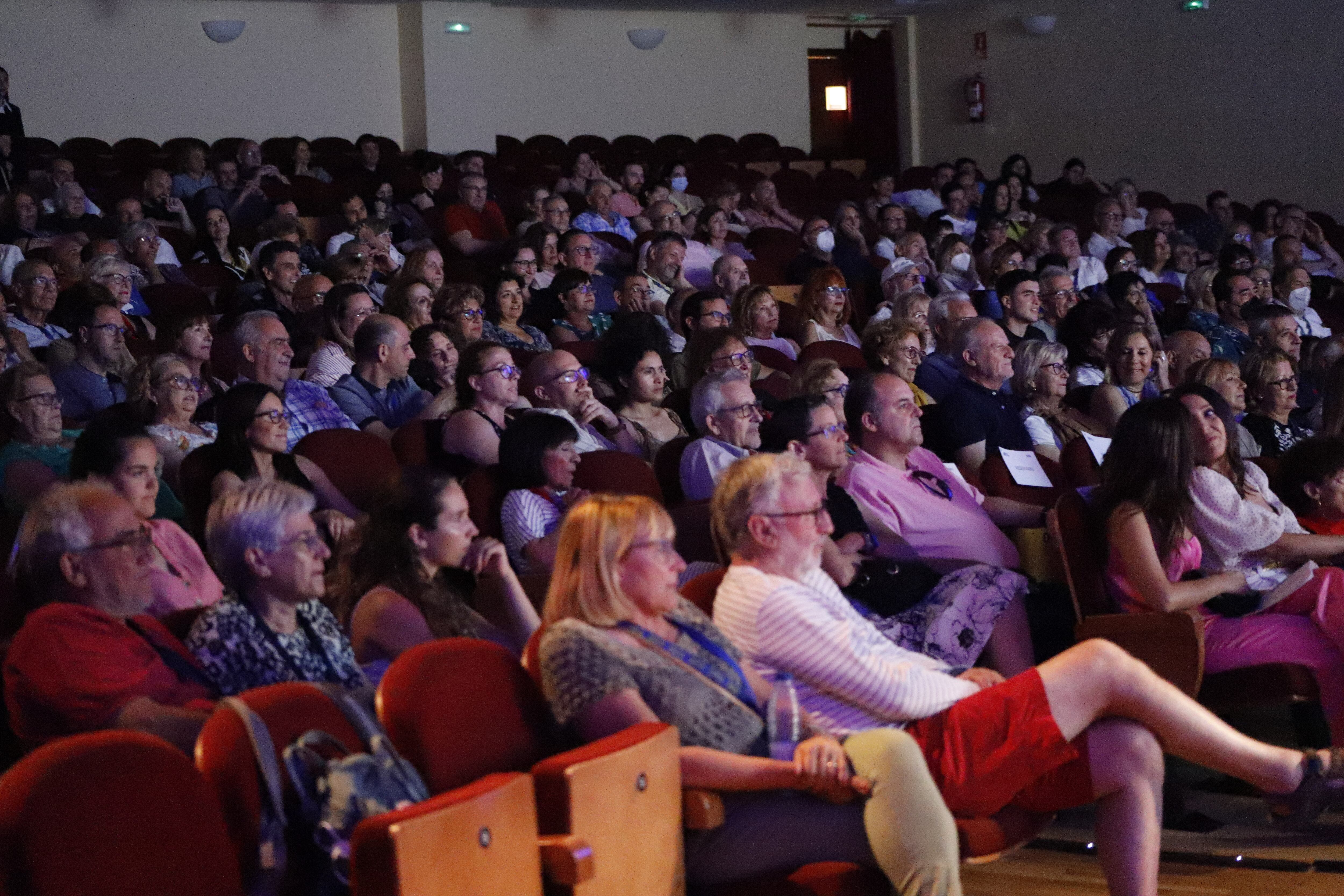 Público asistente al Congreso &quot;El Bienestar y el Humor&quot; en el auditorio Alcázar de San Juan