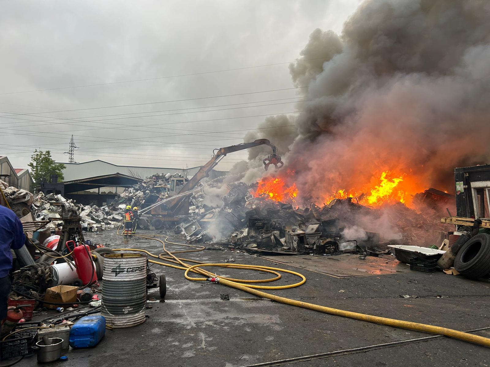 Imagen de archivo de un incendio en una chatarrería de Pepino