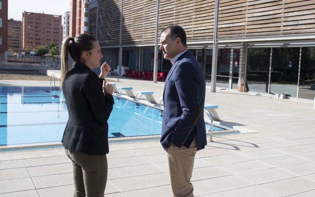 La diputada de deportes, Tania Baños, en una visita a la Piscina Provincial