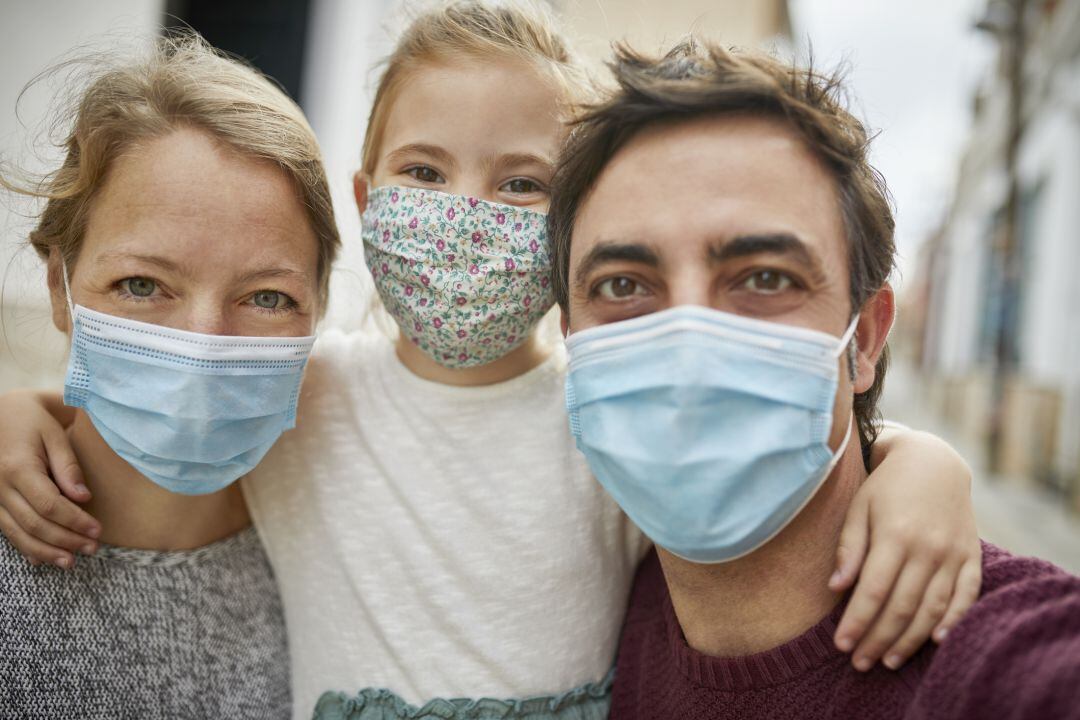 Las familias por la pandemia hacen uso a diario de mascarillas