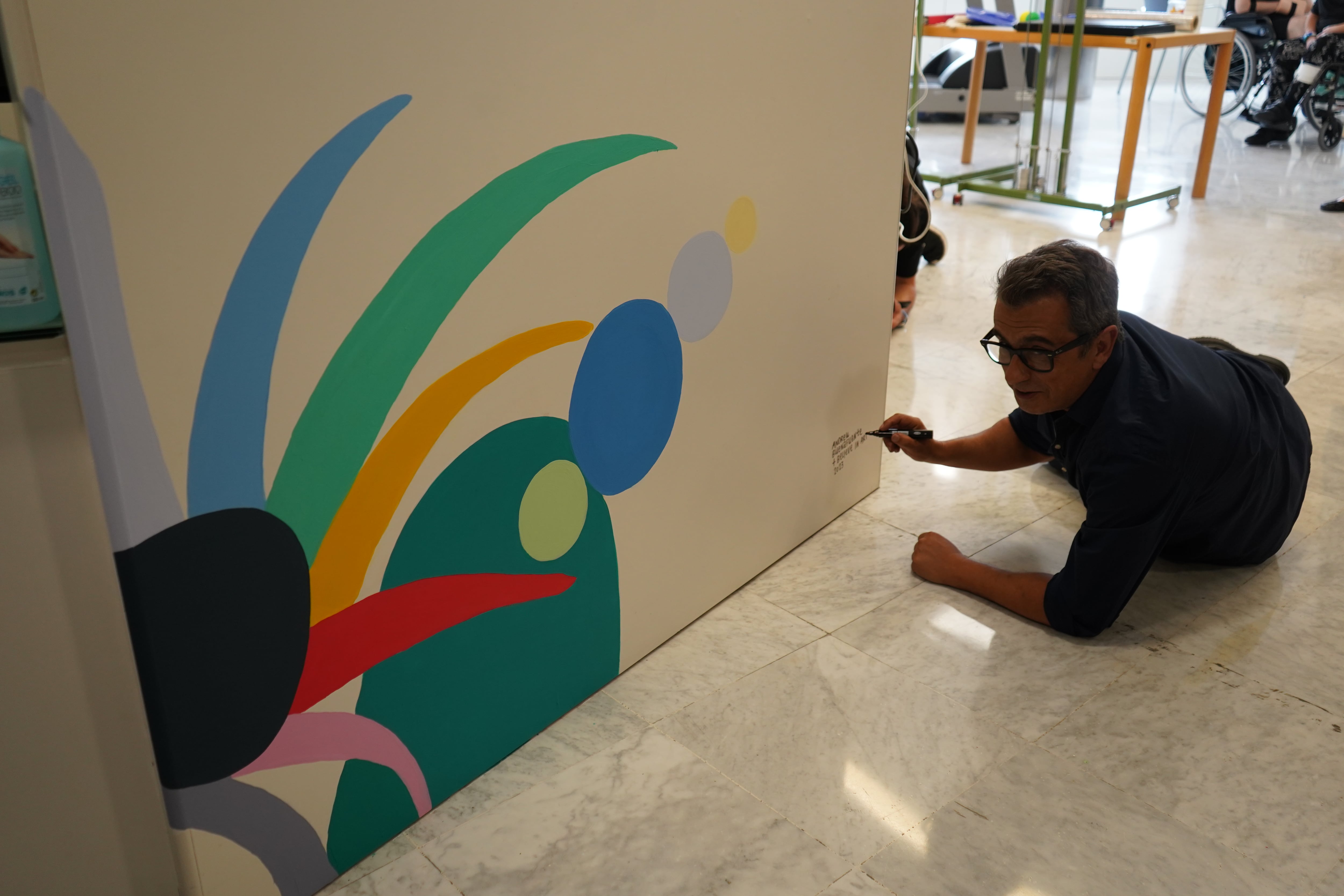 Buenafuente signant el mural