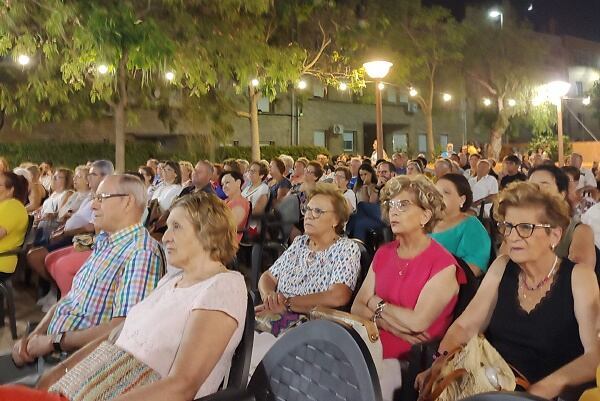 Público en los actos del barrio