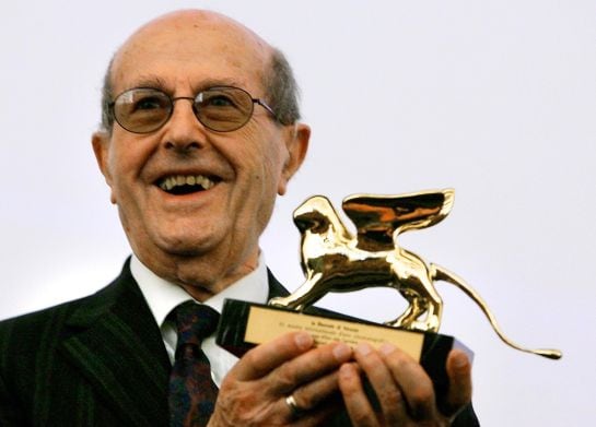 Manoel de Oliveira recoge el León de Oro en Venecia en 2004