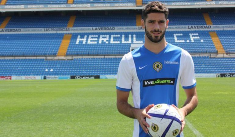 Fernando Román durante su presentación