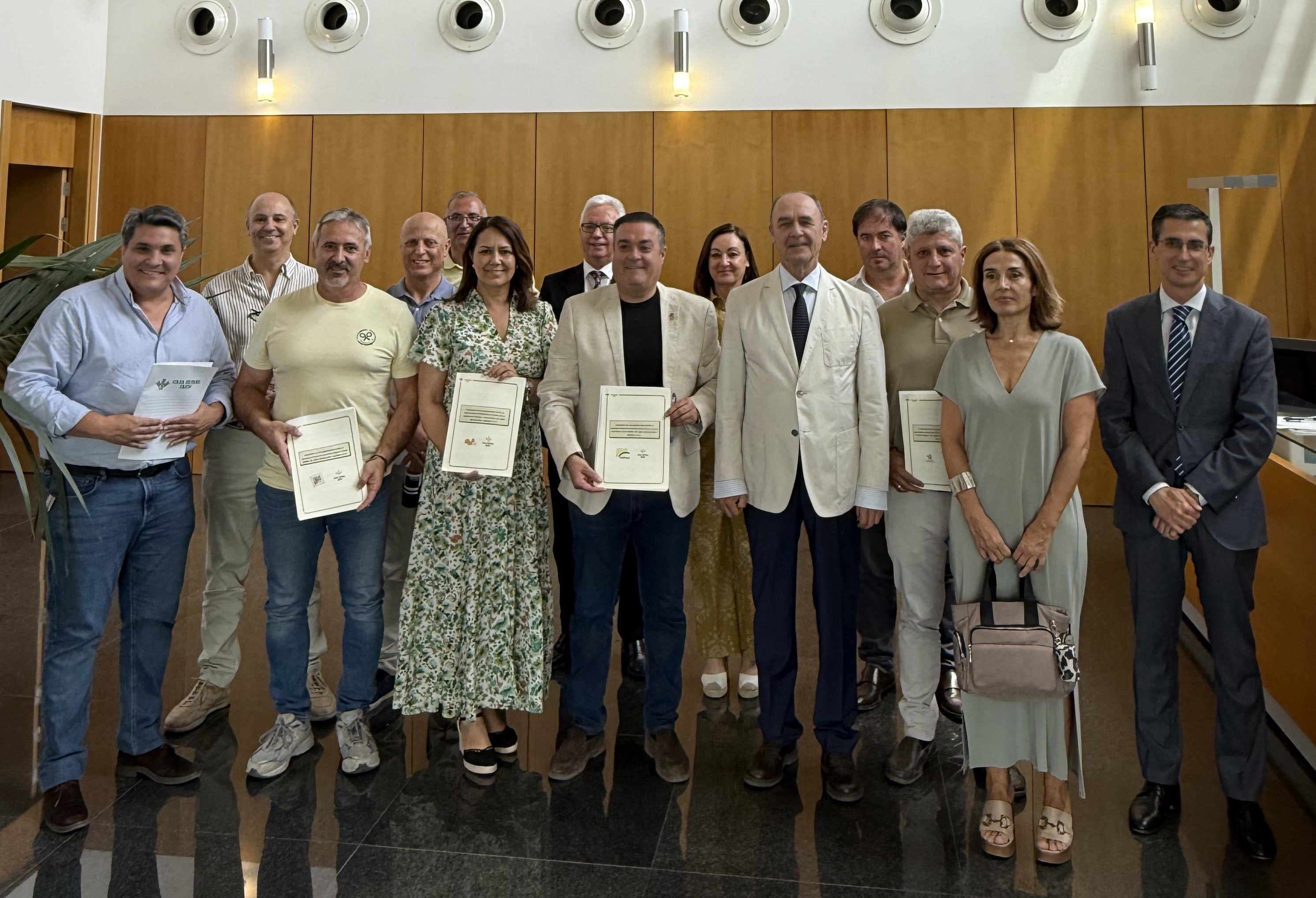 Representantes de Caja Rural junto con e Asociaciones de Desarrollo Rural (ADR) de la provincia: Campiña  Norte de Jaén, El Condado de Jaén, La Loma y Las Villas, Sierra de Cazorla, Sierra de Segura,  Sierra Mágina y Sierra Sur de Jaén